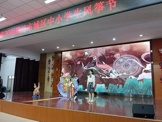 潍坊市城区中小学生风筝节举办
