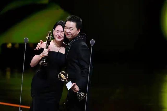 具俊晔把大S骨灰做成项链送人两个子女却没有小S获奖被质疑